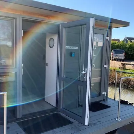 Winter At Our Comfi Houseboat 