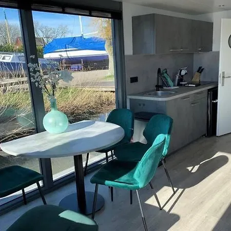 Houseboat Tulip Ns006 Hotel en barco *